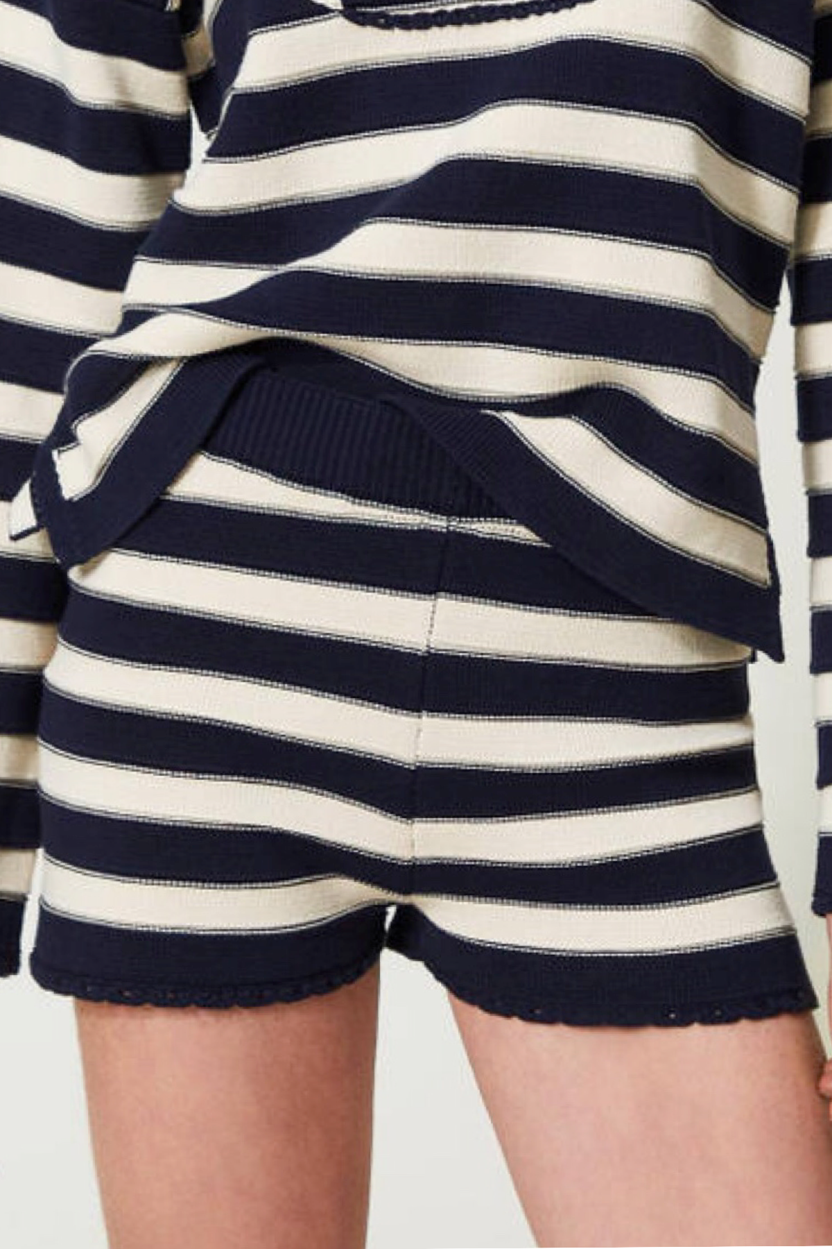 Twinset shorts in maglia a righe bicolore 3411